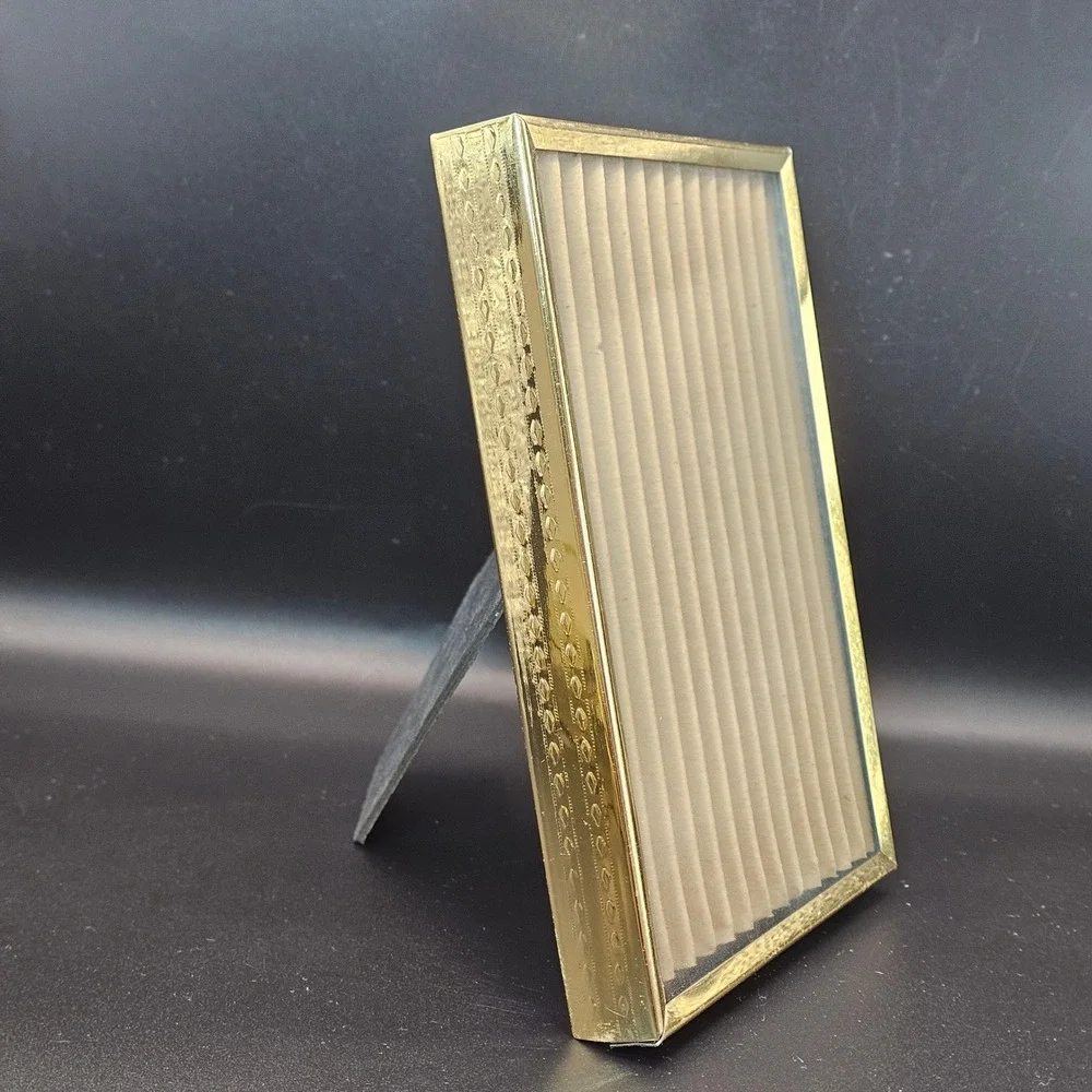 Vintage Gold Brass Mid Century 5x7 Picture Frame Easel Back‎ Tabletop Decor
